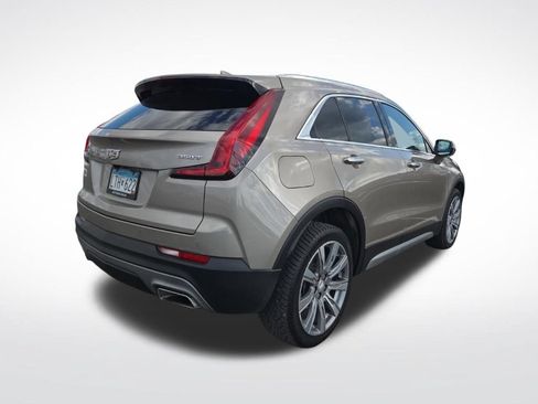Used 2022 Cadillac XT4 Premium Luxury w/ Enhanced Visibility Package FWD image 3