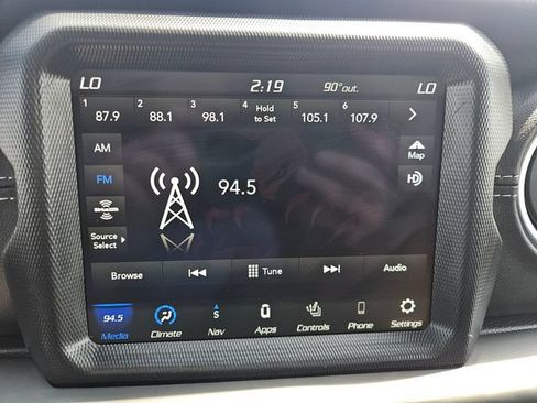 Used 2022 Jeep Wrangler Unlimited Sahara w/ Cold Weather Group AWD/4WD image 19