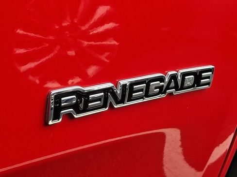 Used 2015 Jeep Renegade Latitude AWD/4WD image 11