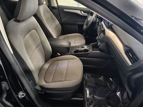 Used 2020 Ford Escape SE image 25