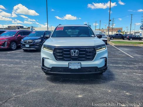 Used 2025 Honda Pilot Black Edition image 3