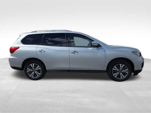 Used 2020 Nissan Pathfinder SV image 16