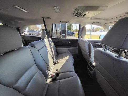 Used 2017 Honda Pilot Touring image 9
