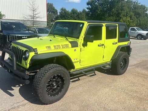 Used 2017 Jeep Wrangler Unlimited Sahara w/ Dual Top Group AWD/4WD image 7