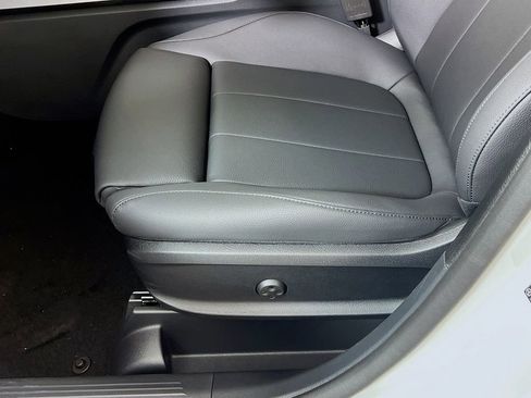 New 2026 Mercedes-Benz GLB 250 4MATIC image 23