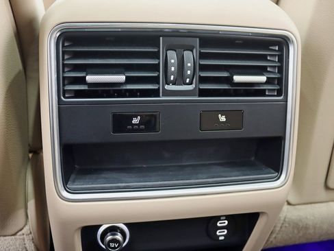 Used 2023 Porsche Cayenne Platinum Edition image 24