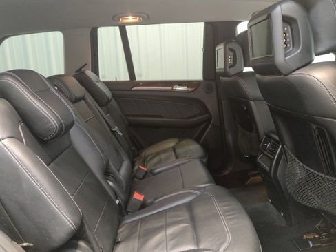 Used 2015 Mercedes-Benz GL 450 4MATIC w/ Lighting Package image 19