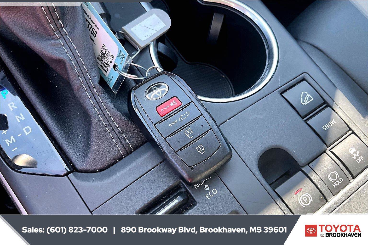 Used 2026 Toyota Highlander XLE AWD/4WD image 9