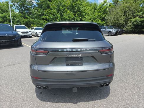 Used 2022 Porsche Cayenne S AWD/4WD image 4