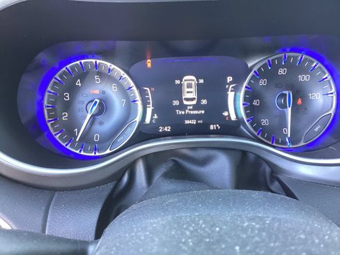 Used 2022 Chrysler Pacifica Touring-L FWD image 7