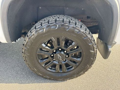 Used 2024 Chevrolet Silverado 2500 LTZ w/ LTZ Plus Package image 32