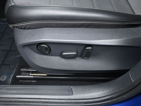 Used 2022 Volkswagen Taos SE image 12