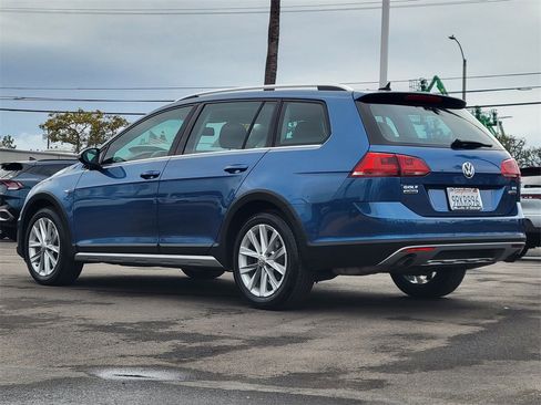 Used 2017 Volkswagen Golf Alltrack SE image 2