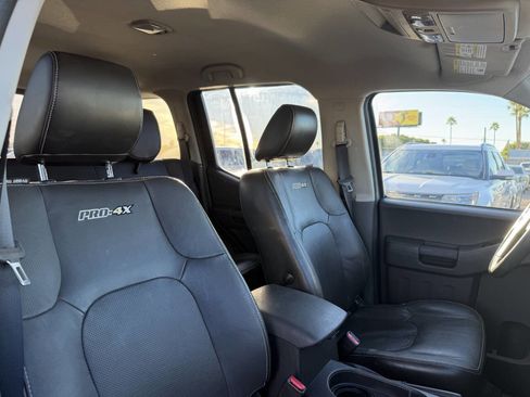 Used 2015 Nissan Xterra PRO-4X w/ Pro-4x Leather Package image 34