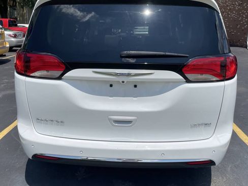 Used 2020 Chrysler Pacifica Limited FWD image 5
