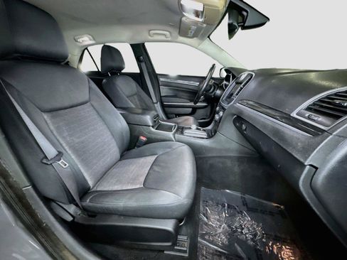 Used 2019 Chrysler 300 Touring w/ Chrome Appearance Package RWD image 28