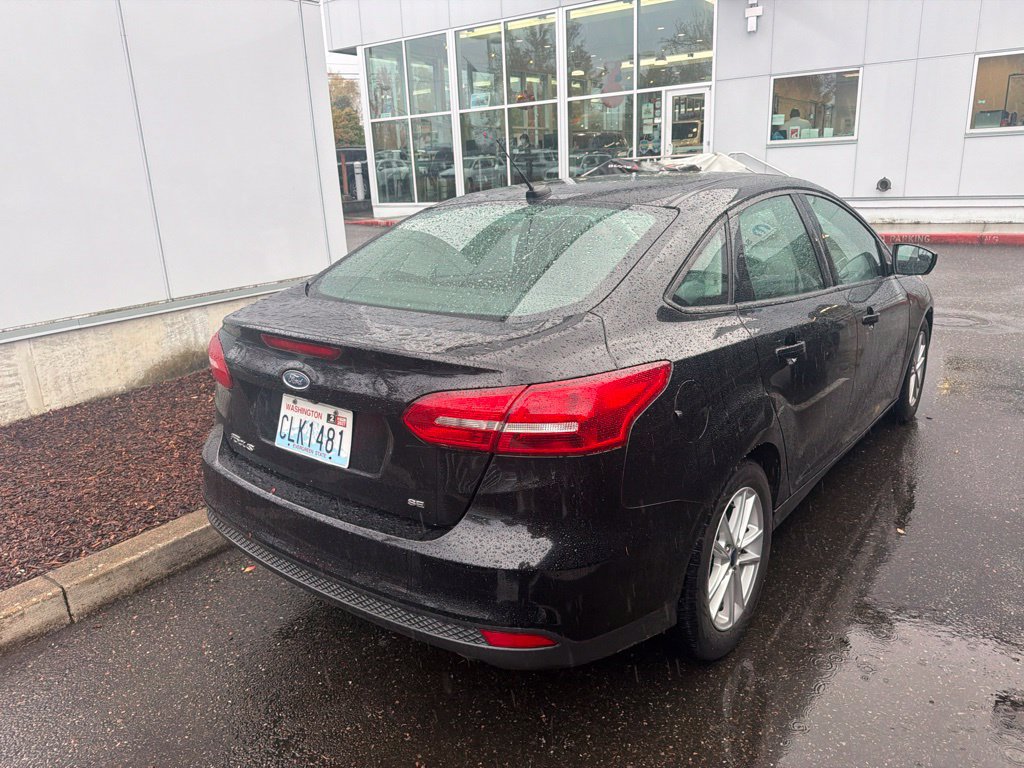 Used 2018 Ford Focus SE FWD image 3