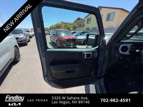 Used 2024 Jeep Wrangler Unlimited w/ Technology Group AWD/4WD image 9