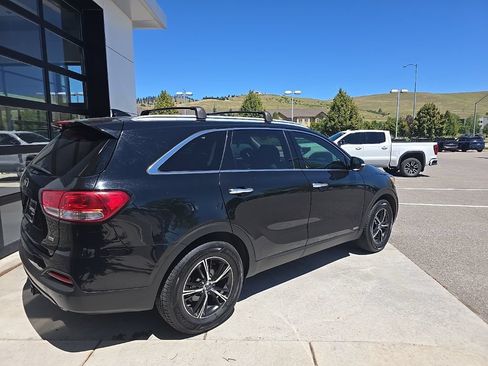 Used 2017 Kia Sorento AWD w/ LX Convenience Package image 6
