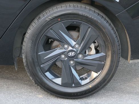 Used 2023 Hyundai Elantra Blue image 10