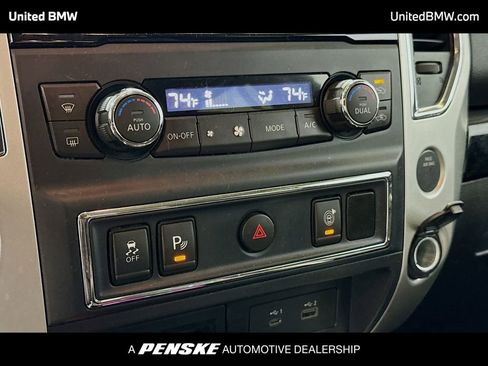Used 2021 Nissan Titan SV w/ SV Convenience Package image 11
