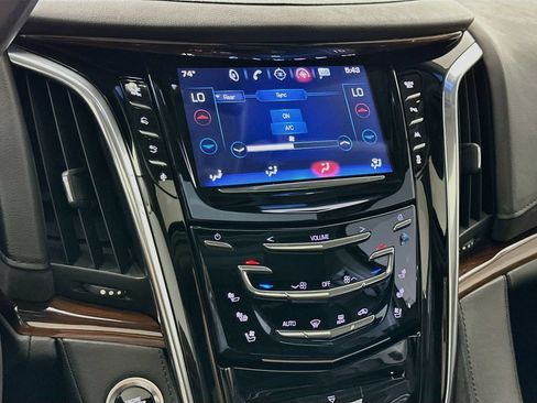 Used 2016 Cadillac Escalade Premium AWD/4WD image 17