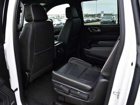 Used 2023 Chevrolet Suburban Premier image 22