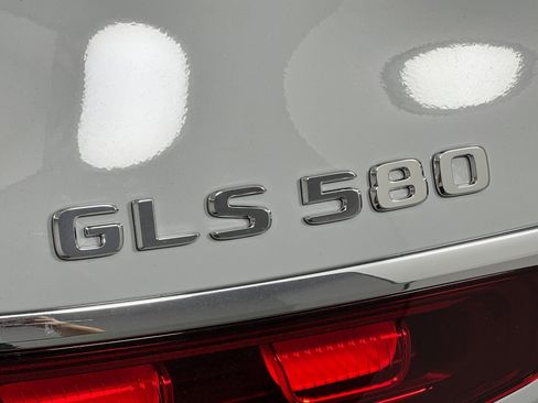 New 2026 Mercedes-Benz GLS 580 4MATIC image 21