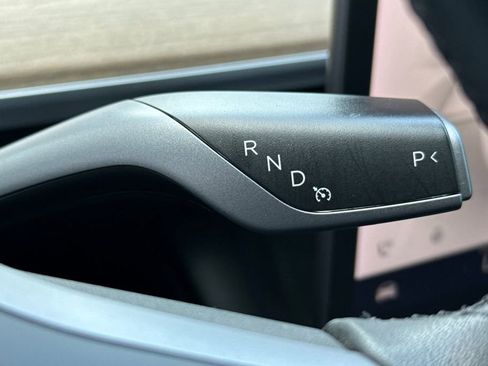 Used 2021 Tesla Model Y Long Range AWD/4WD image 20