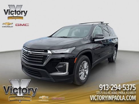 Used 2023 Chevrolet Traverse LT FWD image 1