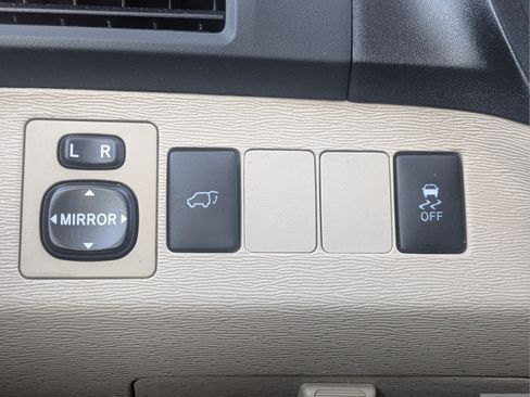 Used 2010 Toyota Venza FWD image 21