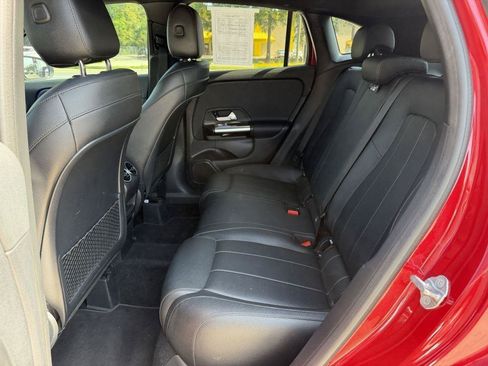 Used 2021 Mercedes-Benz GLA 250 4MATIC w/ Premium Package image 9
