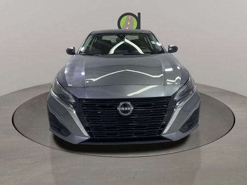 Used 2024 Nissan Altima 2.5 SV image 2