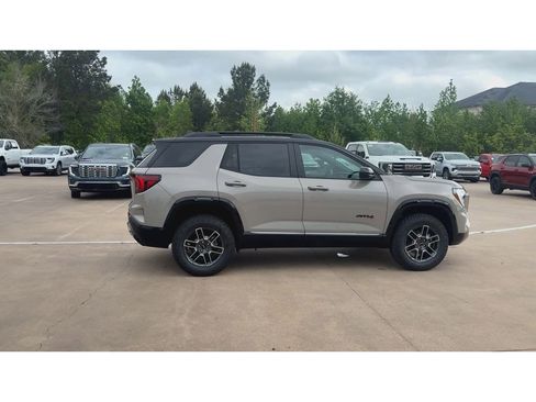 New 2026 GMC Terrain AT4 w/ LPO, Black Badging Package AWD/4WD image 9