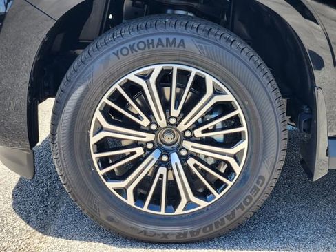 New 2025 Nissan Armada Platinum w/ Convenience Package image 8