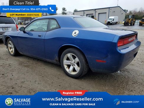Used 2010 Dodge Challenger SE image 3