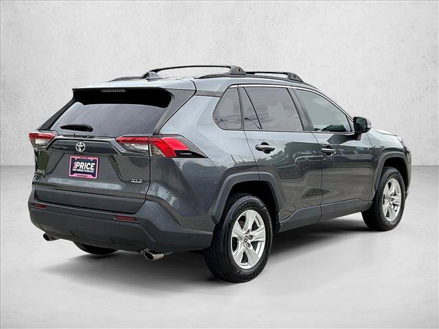 Used 2021 Toyota RAV4 XLE w/ Convenience Package FWD image 2