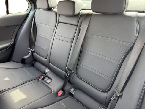 Used 2025 Mercedes-Benz C 300 Sedan image 13