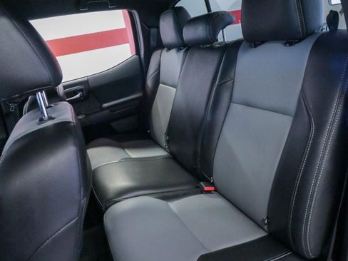 Used 2022 Toyota Tacoma TRD Sport w/ Technology Package RWD image 14