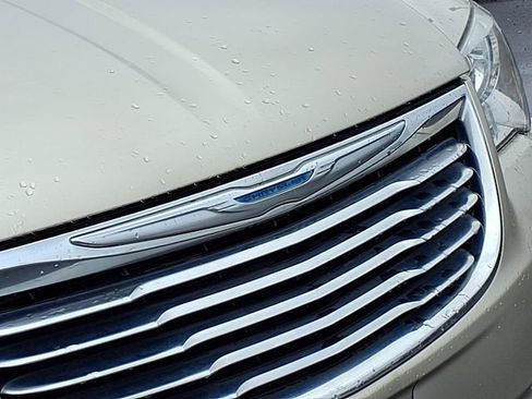 Used 2015 Chrysler Town & Country Touring w/ Driver Convenience Group FWD image 28
