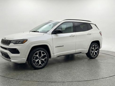 Used 2025 Jeep Compass Limited AWD/4WD image 3