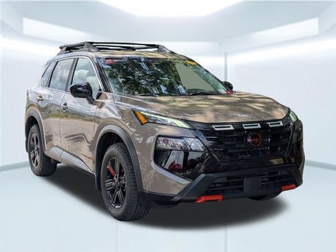 Used 2025 Nissan Rogue SV AWD/4WD image 8
