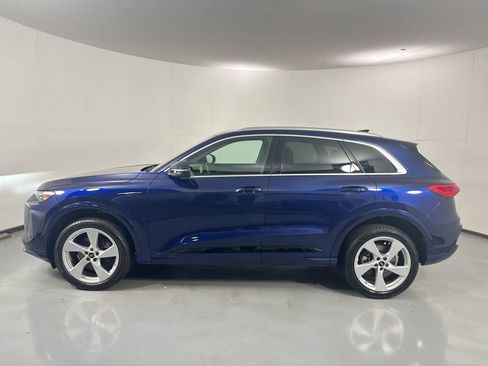 Used 2025 Audi Q5 Premium Plus w/ Premium Plus AWD/4WD image 2
