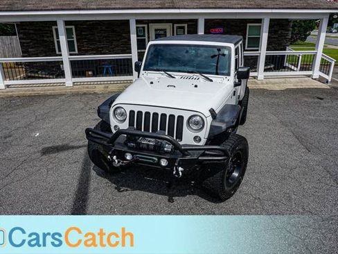 Used 2018 Jeep Wrangler Unlimited Sahara AWD/4WD image 3