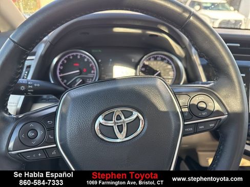 Used 2018 Toyota Camry XLE image 16