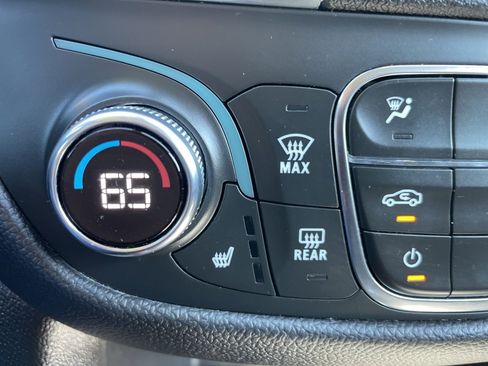 Used 2023 Chevrolet Equinox LT image 9