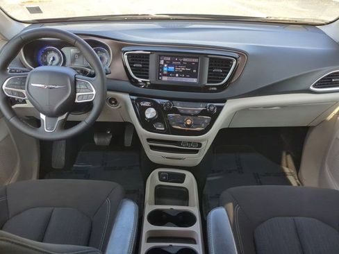 Used 2024 Chrysler Voyager LX image 15