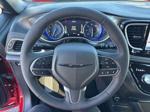 New 2026 Chrysler Pacifica Select image 18