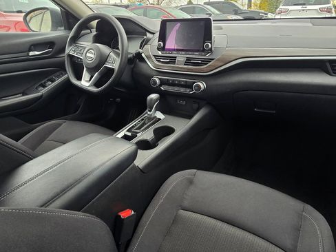 Used 2025 Nissan Altima 2.5 SV image 27