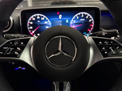 Used 2026 Mercedes-Benz GLC 300 4MATIC image 17